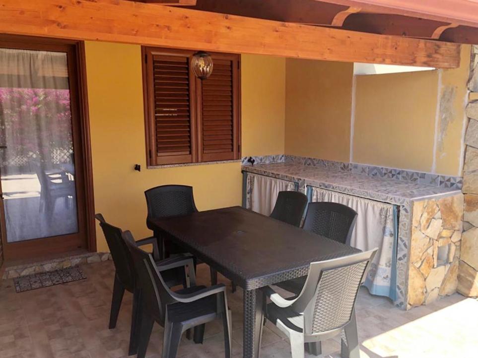 B&B Il Mirto Bianco San Giovanni Suèrgiu Exteriör bild