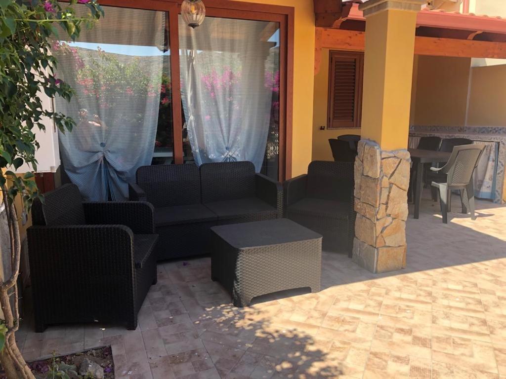 B&B Il Mirto Bianco San Giovanni Suèrgiu Exteriör bild